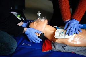 Defibrillátor az „utcán”: gyakorlatban, vagy csak elméletben ment életet?